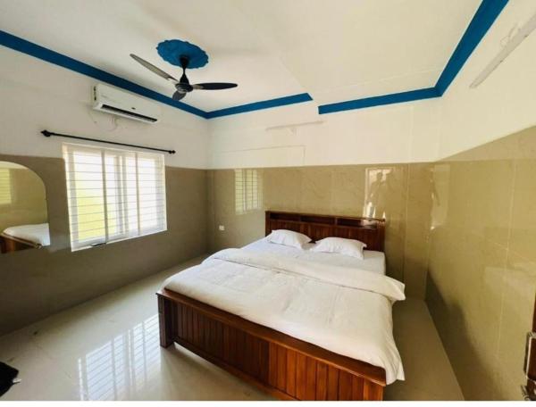 HOLIDAY HOMEs VK, Réserver  Hôtels à Karnataka avec parking, Parking