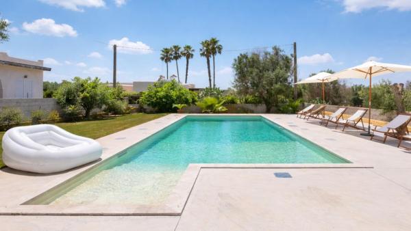 Villa Calura by Salento Affitti, Buchen Sie  Hotels mit Pool in Torre Suda, Schwimmbad