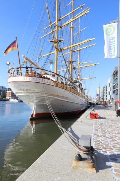 Schulschiff Deutschland Bremerhaven, Reserva ahora  Hoteles en Brema con aparcamiento, Aparcamiento