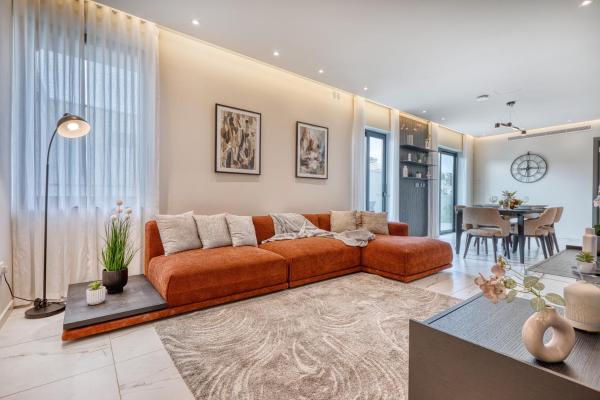 6BR luxury villa with Pool & Hot tub - 2Living rooms & 10Bathrooms, Book  Tal-Għoqod Malta
