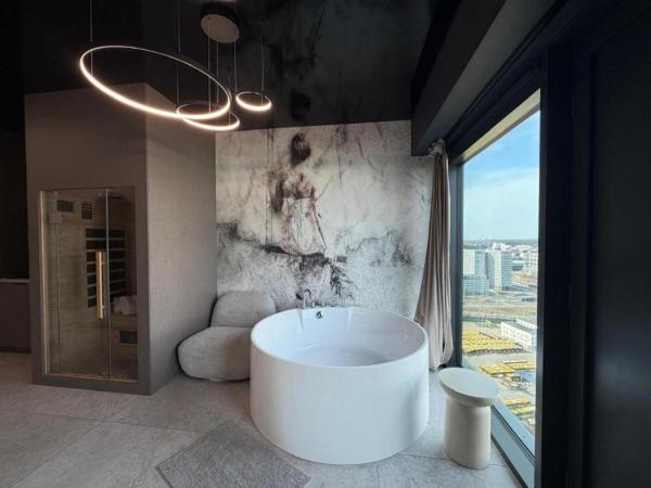 SKY TOWER Katowice l Piętro 26 l Wanna z Widokiem na Miasto, Buchen Sie  Kattowitz 