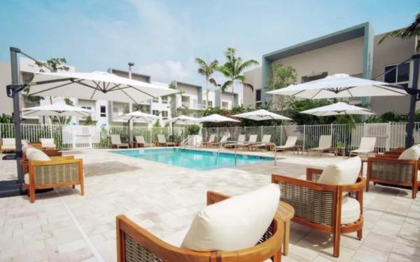 Atlantic - boutique Aparthotel, Buchen Sie  Hotels in Broward County mit Pool, Schwimmbad