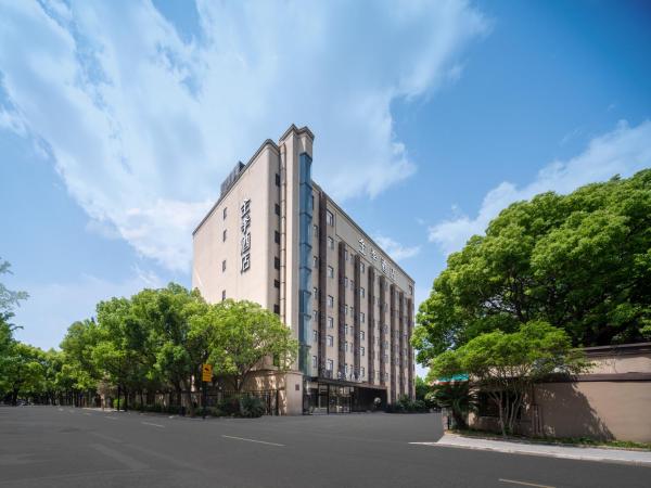 Ji Hotel Shanghai Hongqiao Hub Songhong Road Subway Station, Prenota  Hotel a Shanghai Area con parcheggio, Parcheggio