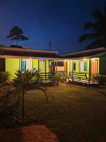 Charlyn Guesthouse, Buchen Sie  Hotels in Siquijor mit Parkplatz, Parkplätze