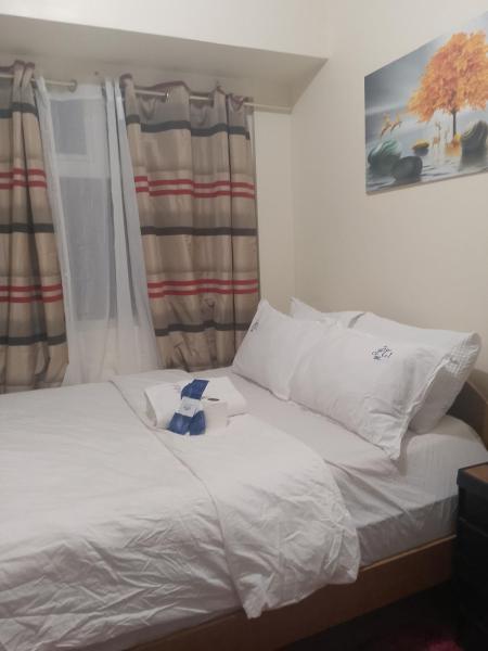 Near Makati, Airport and BGC Stays, Prenota  Hotel a Luzon con parcheggio, Parcheggio
