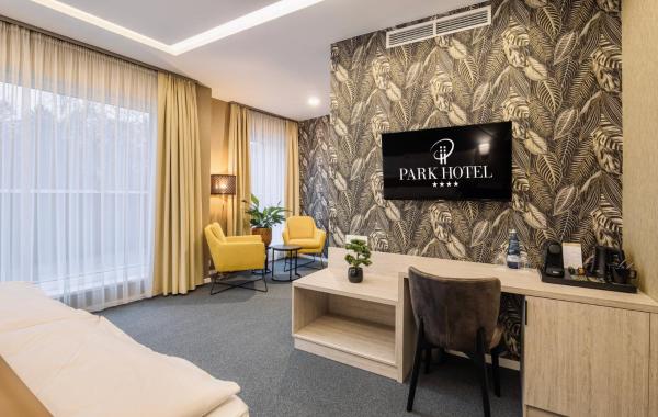 Park Hotel Mosonmagyaróvár, Réserver  Hôtels à Western Transdanubia avec parking, Parking