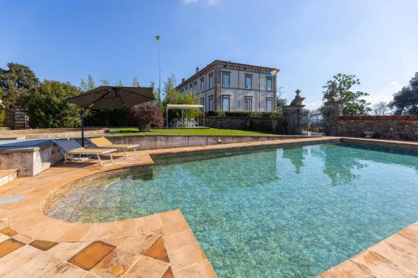 Exclusive Villa with two Pools and private garden, Buchen Sie  Hotels mit Pool in Capannori, Schwimmbad