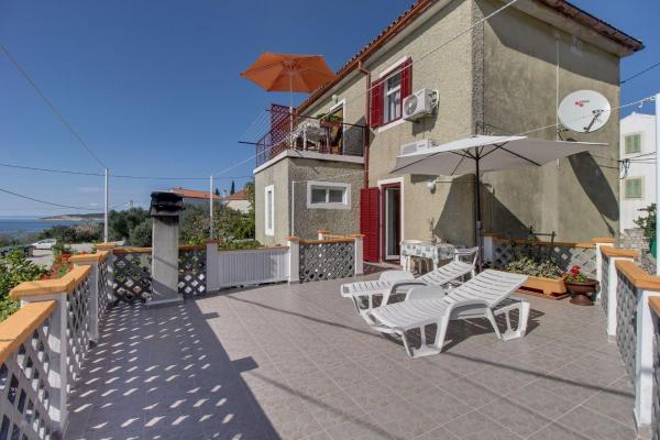 Apartments Tasha, Buchen Sie Ferienwohnung Hotels in Kvarner-Inseln mit Parkplatz, Parkplätze