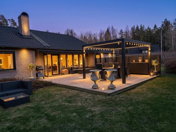 Fantastisk Villa i Tyreso, Reserva ahora   