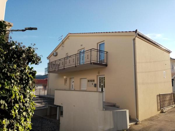 Apartmani Vukelja, Buchen Sie  Hotels in Gespanschaft Split-Dalmatien mit Parkplatz, Parkplätze