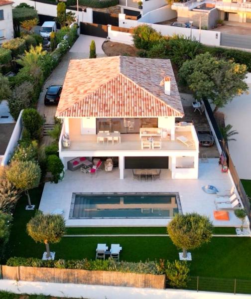 Villa Rez de Jardin - vue mer, piscine & boulodrome privé, plage, Ste maxime & Golfe de St Tropez, Prenota  Hotel a Alvernia con parcheggio, Parcheggio