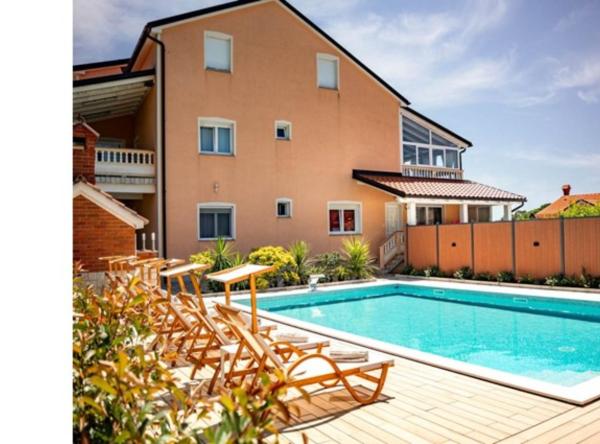 Apartments Foric, Buchen Sie Ferienwohnung Hotels in Insel Rab mit Parkplatz, Parkplätze
