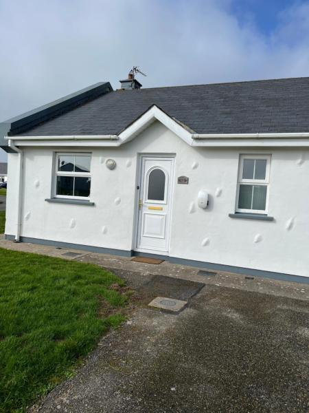 St Helens Village Holiday Home, Buchen Sie  Hotels in Leinster mit Parkplatz, Parkplätze