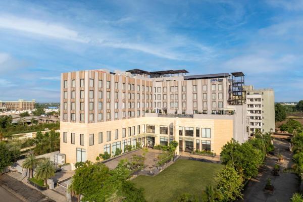 Park Inn by Radisson Jabalpur, Réserver  Hôtels à Maharashtra avec piscine, Piscine