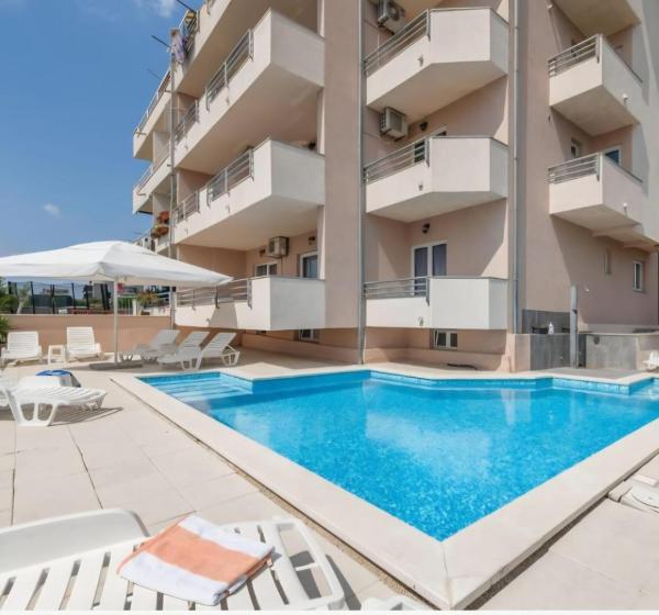 Apartment with swimming pool, Buchen Sie Ferienwohnung Hotels mit Pool in Split, Schwimmbad