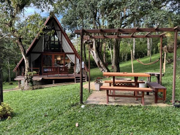 Chalé Suíça Cearense, Experiência Aconchegante, Reserva ahora  Hoteles en Noreste de Brasil con aparcamiento, Aparcamiento