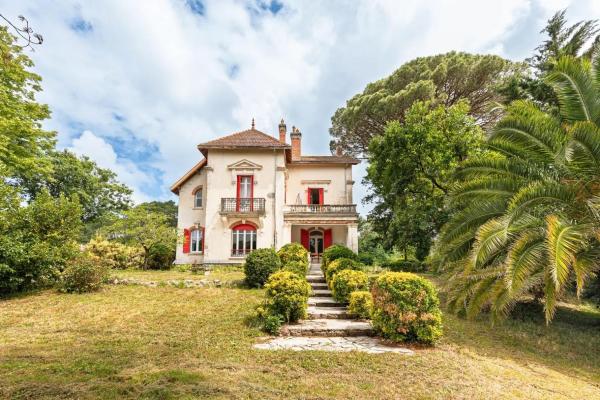 Lingaillat, Reserva ahora  Hoteles en Aquitania con aparcamiento, Aparcamiento