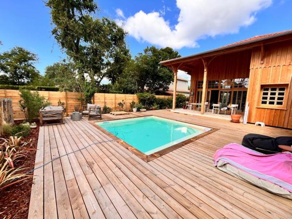 Villa Papaya, Reserva ahora  Hoteles en Aquitania con aparcamiento, Aparcamiento