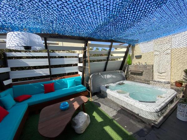 Villa Pop, 25, Port Nature, Village Naturiste, Réserver  Hôtels à Hérault avec parking, Parking