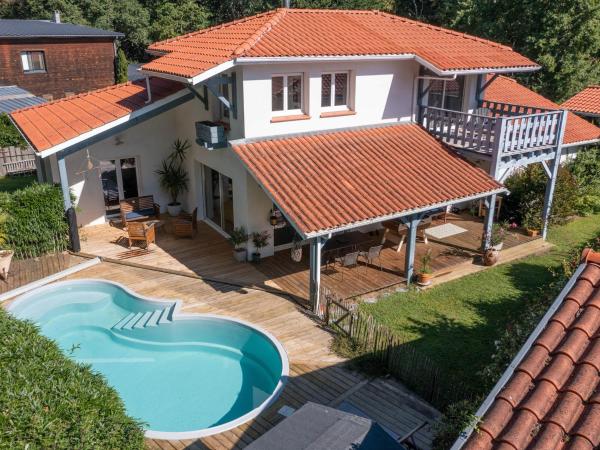Villa moderne à Biscarrosse - 5 chambres, piscine chauffée, proche lac, piste cyclable - FR-1-319-625, Prenota  Hotel a Aquitania con parcheggio, Parcheggio