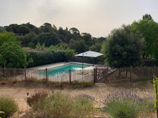 Les Joncas gite et ou chambres d hôtes, Réserver  Hôtels à Hérault avec piscine, Piscine