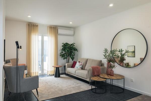 Modern 3BR Home, AC in All Rooms, Walk to 2 Beaches, Private Patio, Washer & Dryer, Buchen Sie  Ribeira Grande São Miguel