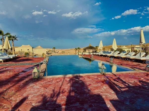 Agafay Yes We Camp Luxury Lodge Restaurant & Spa, Buchen Sie  Hotels in Marrakech-Safi mit Parkplatz, Parkplätze