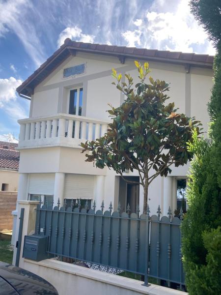 Villa Bella -Sarlat centre, Reserva ahora  Hoteles en Aquitania con aparcamiento, Aparcamiento