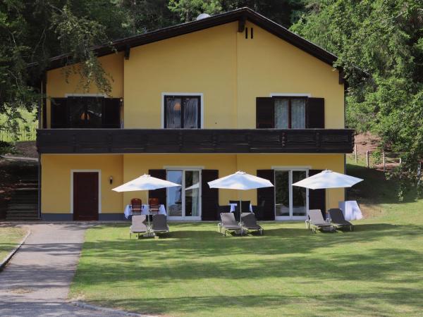 Haus im Park, Prenota  Hotel a Carinzia con piscina, Piscina