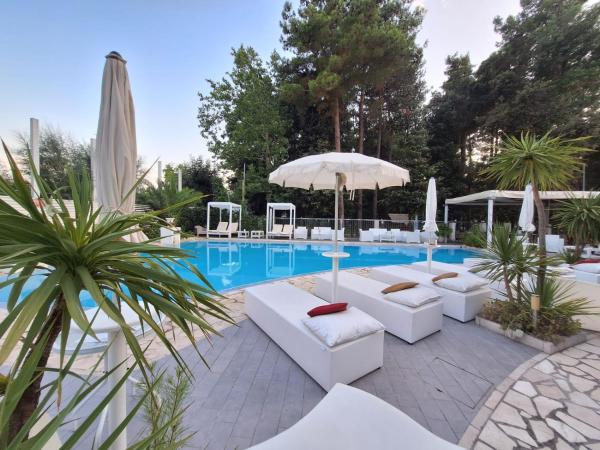 Biancopineta San Salvo marina, Reserva ahora  Hoteles con piscina en Abruzos, Piscina