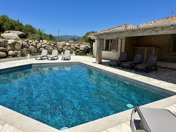 Villa Smeraldo Castiadas, Prenota  Hotel a Castiadas con piscina, Piscina
