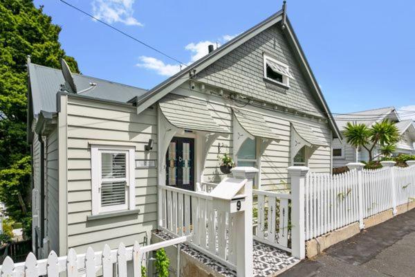 Auckland City Villa, Buchen Sie  Hotels in Nordinsel mit Parkplatz, Parkplätze
