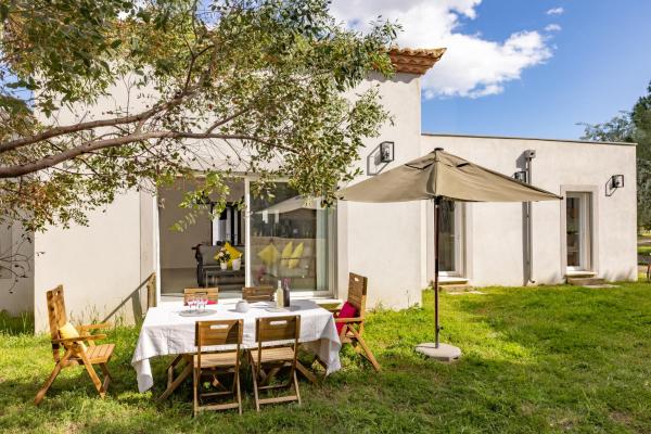 Villa de Trouchaud, Réserver  Hôtels à Camargue avec parking, Parking