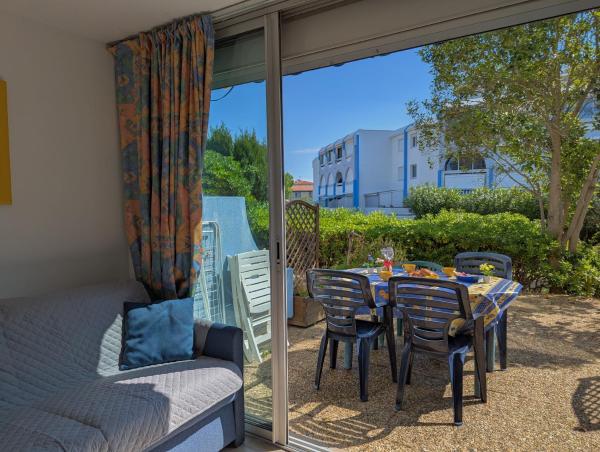 Sol-y-Days Floralies, Studio grande terrasse résidence avec piscine, Réserver  Hôtels à Camargue avec parking, Parking