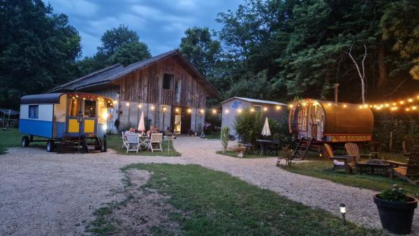 Gitan Périgord la Bonne aventure, Reserva ahora  Hoteles en Aquitania con aparcamiento, Aparcamiento
