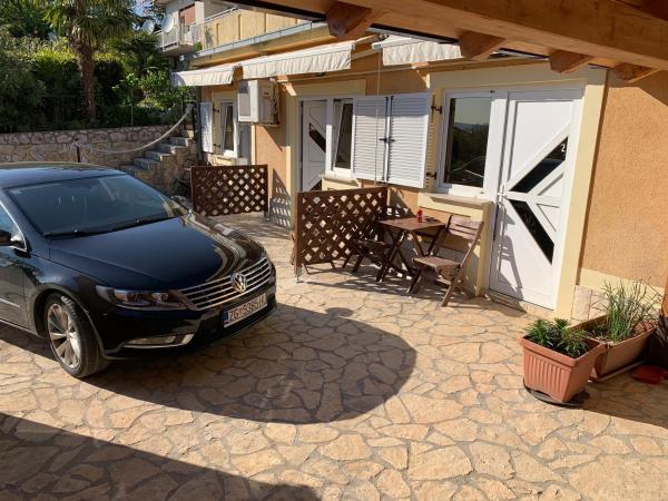 Apartmani NOELLE, Reserva ahora  Hoteles en Kvarner con aparcamiento, Aparcamiento