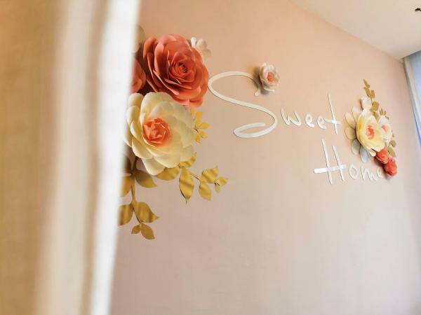 Super Cozy and Stylish Micasa 3 home- Hanns Residence, Prenota  Hotel con piscina a Borneo, Piscina