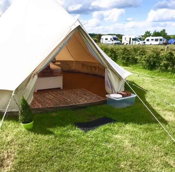 Flamborough Glamping Bell Tents, Buchen Sie Campingplatz Campingplätze und Glamping in England, Campingplatz