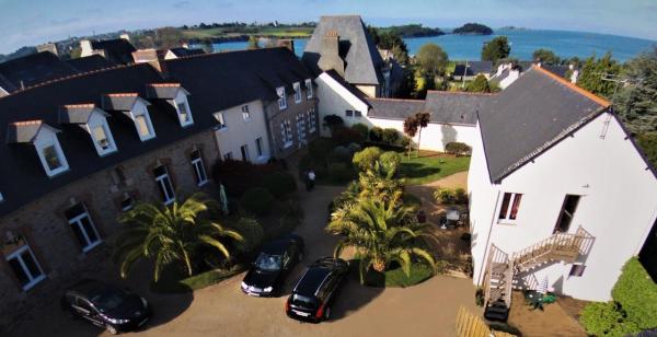 Gîtes "Le Clos de La Baie", Prenota  Hotel a Bretagna con parcheggio, Parcheggio