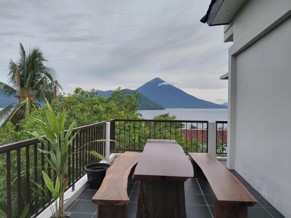 Villa Gajah 12 Lake View, Book  Tobona Indonesia