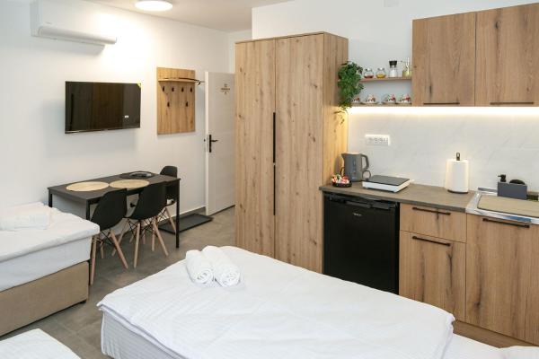 APARTMANI SM Zrenjanin - Bike & Moto Stop, Buchen Sie  Hotels in Vojvodina mit Parkplatz, Parkplätze