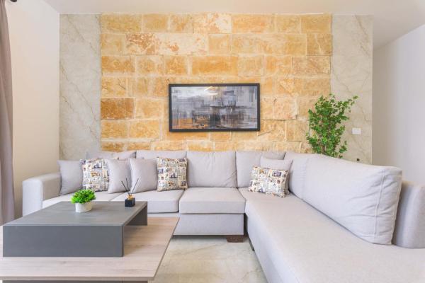 Glow - Stylish Apartments & Rooftops in Batroun, Prenota Appartamento Kubbā North Governorate