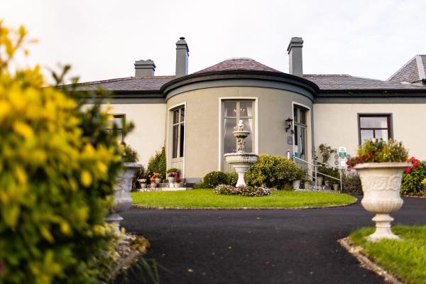 Ballinalacken Castle Country House Hotel, Prenota  Hotel a Munster con parcheggio, Parcheggio
