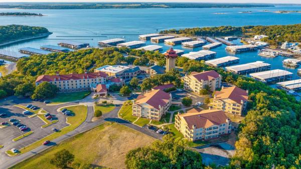 Tanglewood Resort, Ascend Hotel Collection, Buchen Sie Resort Hotels in Oklahoma mit Parkplatz, Parkplätze