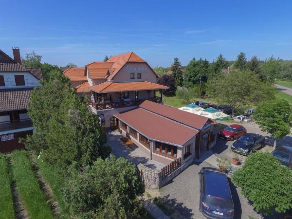 aQuarium Panzió, Buchen Sie Pension Abádszalók 
