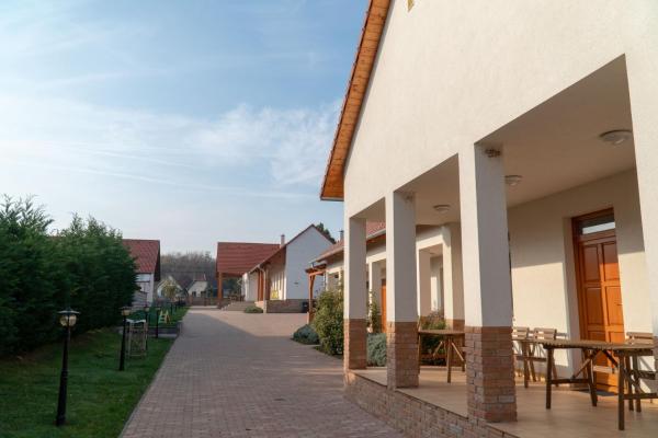 Kun Pista Vendégház, Prenota Affittacamere Hotel economici a Fejer