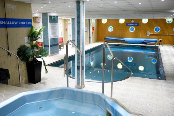 The Riviera Hotel & Apartments - Alum Chine, Buchen Sie Ferienwohnung Hotels mit Pool in England, Schwimmbad
