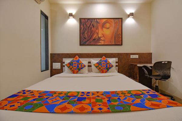 OYO 946 Royce Studio Apartments
