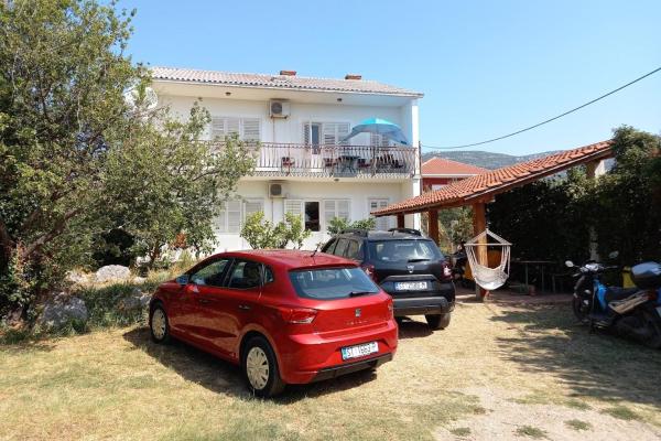 Apartments by the sea Kastel Stari, Kastela - 6059, Buchen Sie Ferienwohnung Hotels in Gespanschaft Split-Dalmatien mit Parkplatz, Parkplätze