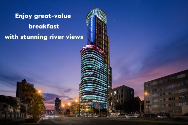 Novotel Atlantis Shanghai - Breakfast in the clouds with river view in the revolving restaurant, Prenota Hotel Hotel con piscina a Pudong, Piscina